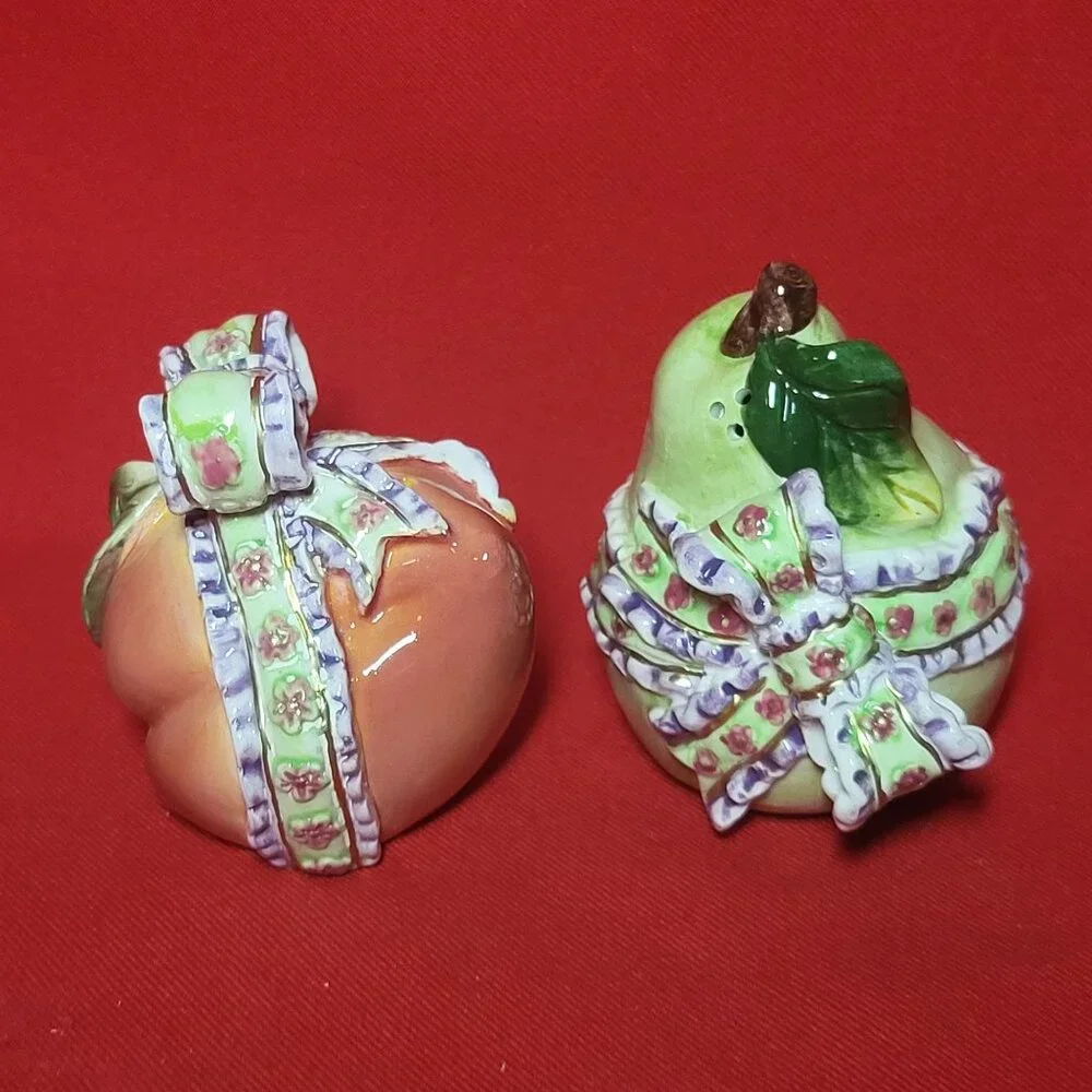 Ceramic Salt and Pepper Shakers Set Fruit Pear Peach Wrapped in Bow Floral Ribbo